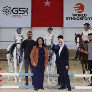 Bakanımız Göktaş, Filistinli mevkidaşıyla Türkiye'ye getirilen Gazzeli hasta çocuklarla buluştu - fotoğraf 2