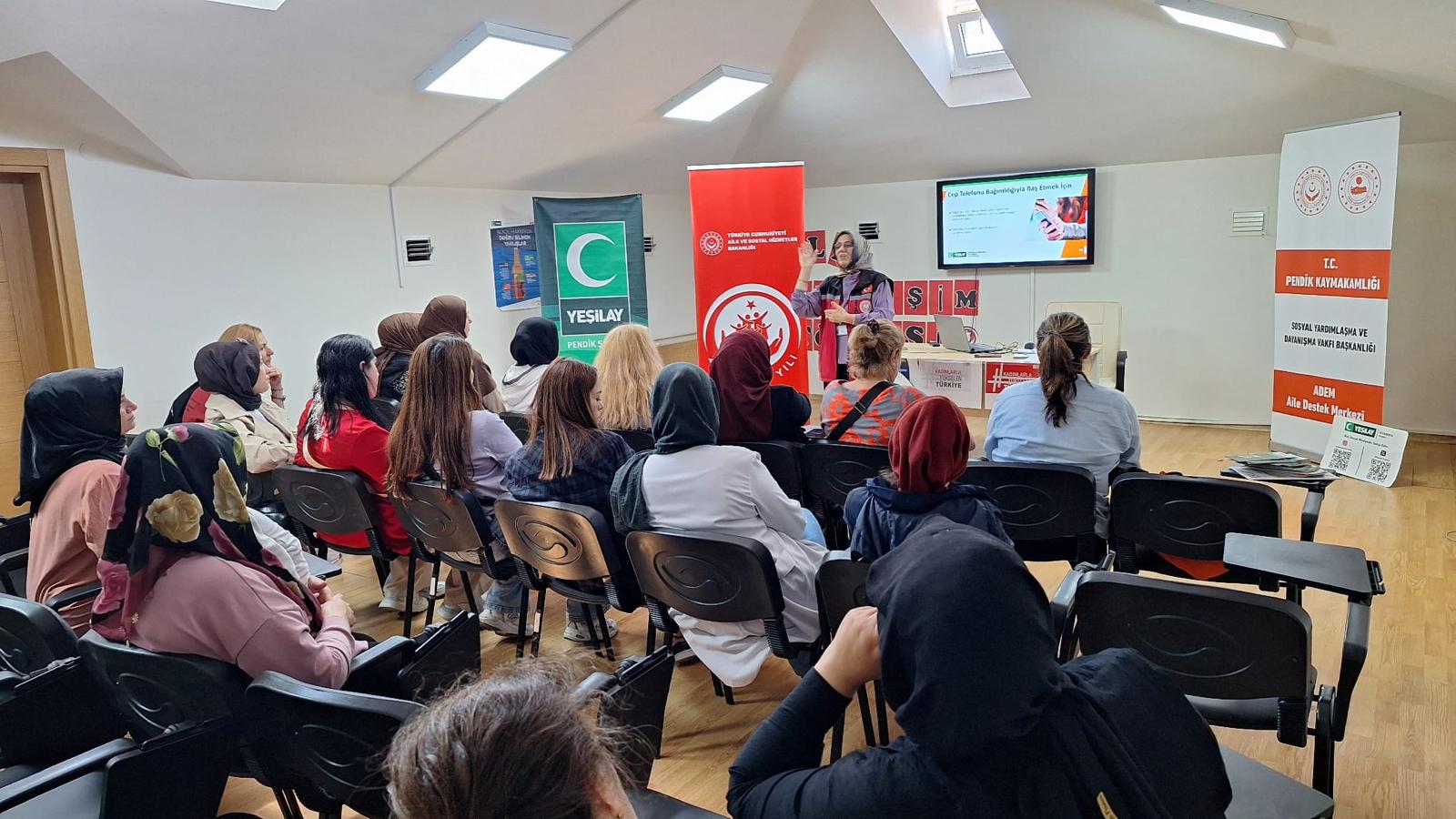 Aile Eğitim Programı kapsamında verilen eğitimlerimiz düzenli olarak devam ediyoruz