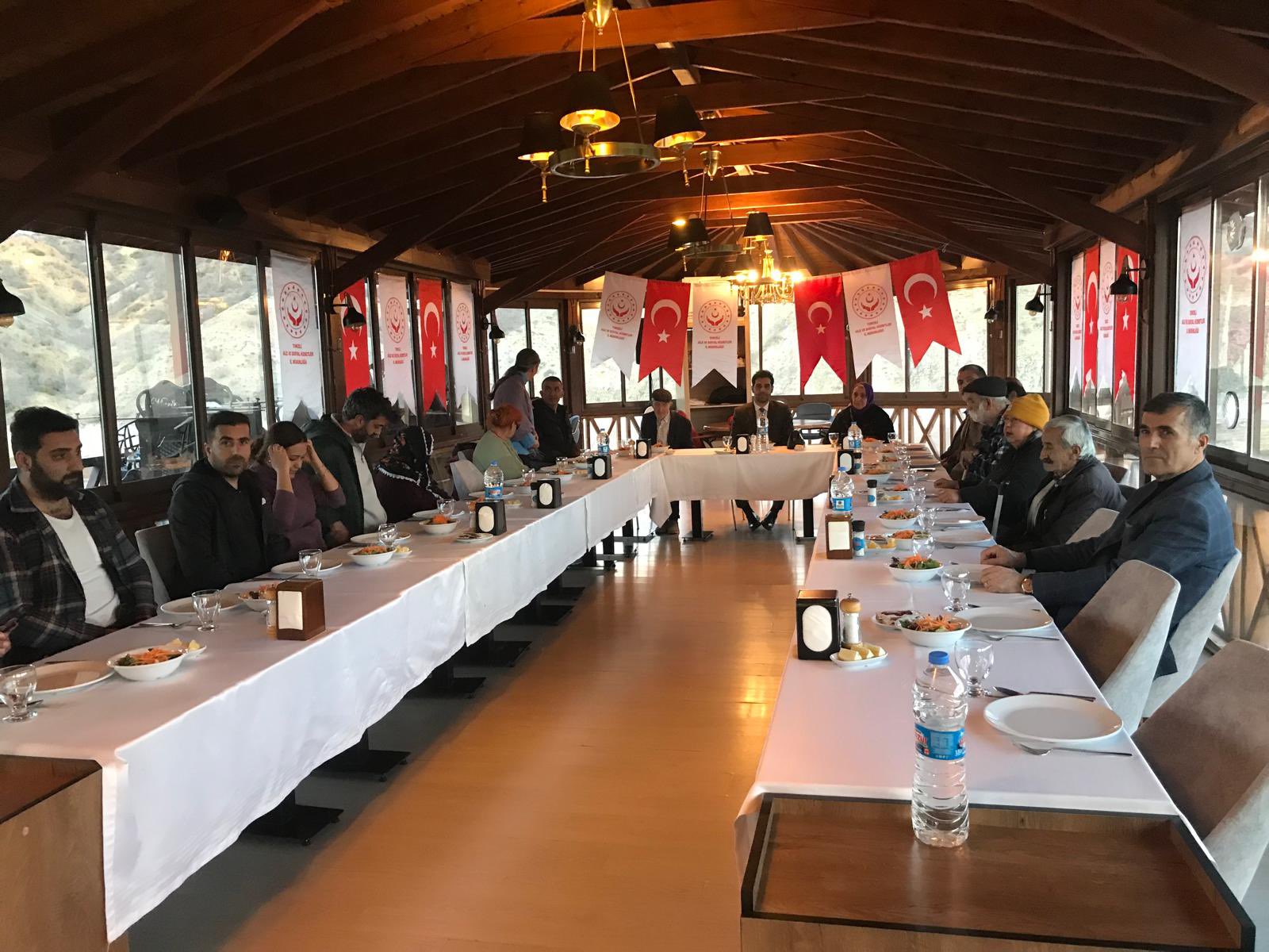 18-24 Mart Yaşlılara Saygı Haftası kapsamında, İl Müdürümüz ve İl Müdür Yardımcımızın katılımıyla TOKİ Huzurevi’nin kıymetli büyüklerimizle bir araya gelinerek Ramazan ayının manevi atmosferinde iftar programı düzenlenmiştir.