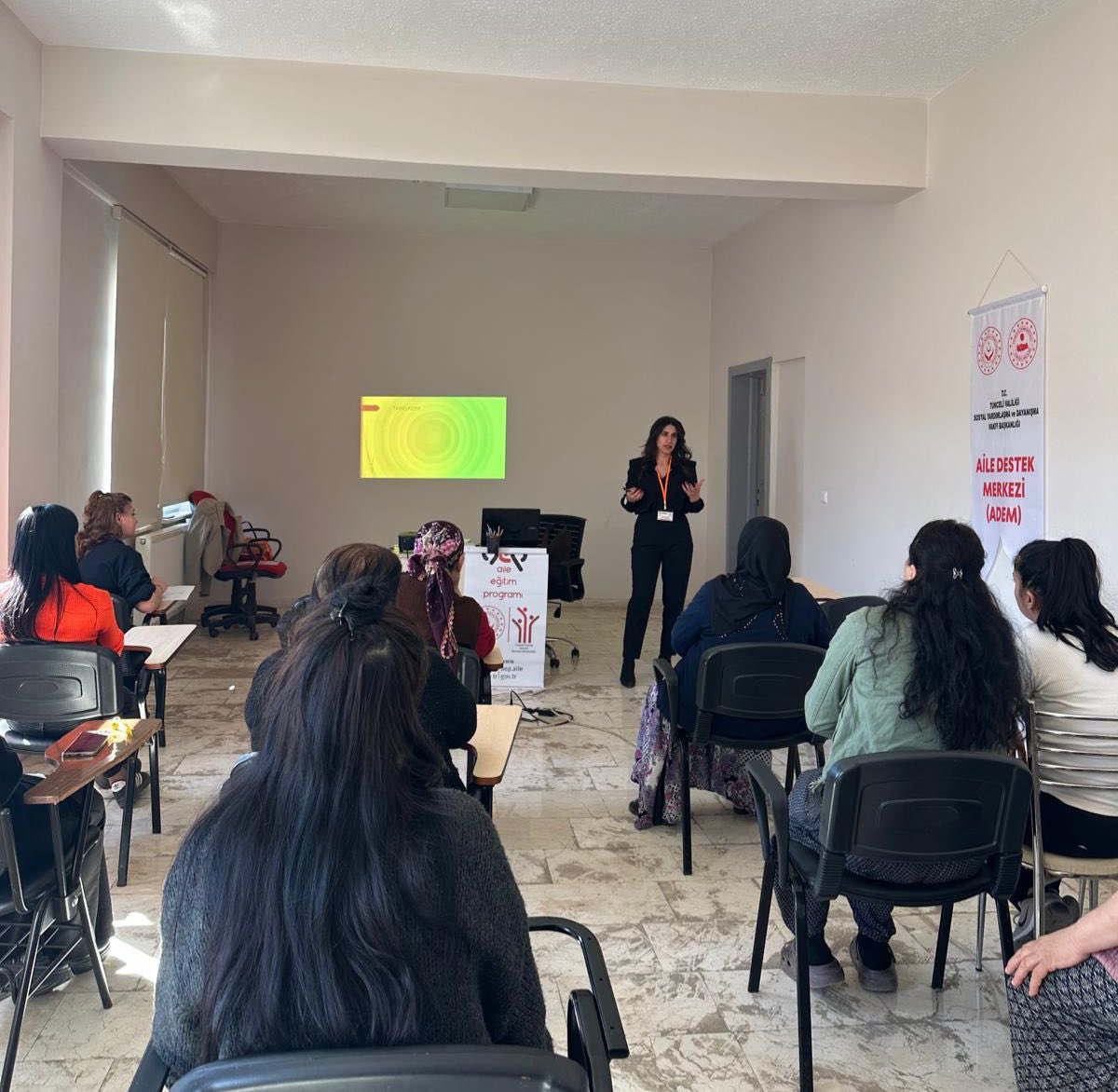 “Tek Ebeveynli Aileler Eğitimi” 