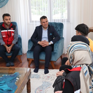 Bayram Öncesi Öğrencilere Spor Seti Dağıtımı ve Aile Ziyaretleri - fotoğraf 2