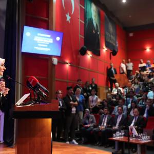 Bakanımız Göktaş "Disiplinlerarası Bir Yaklaşımla Ailenin Halleri Sempozyumu"nda konuştu - fotoğraf 1