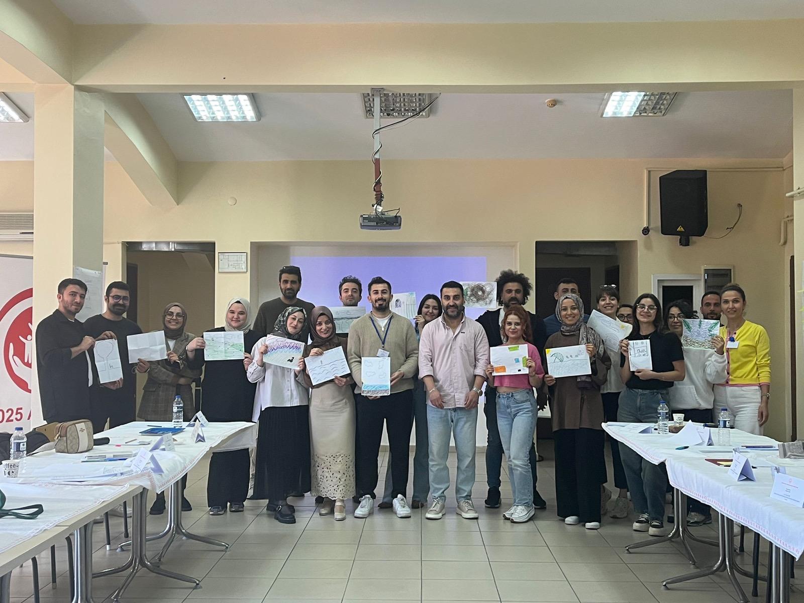 Afet ve Acil Durumlarda Psikososyal Destek İleri Düzey Müdahale Eğitimi Tamamlanmış Olup Katılımcılara Katılım Belgeleri Verilmiştir.