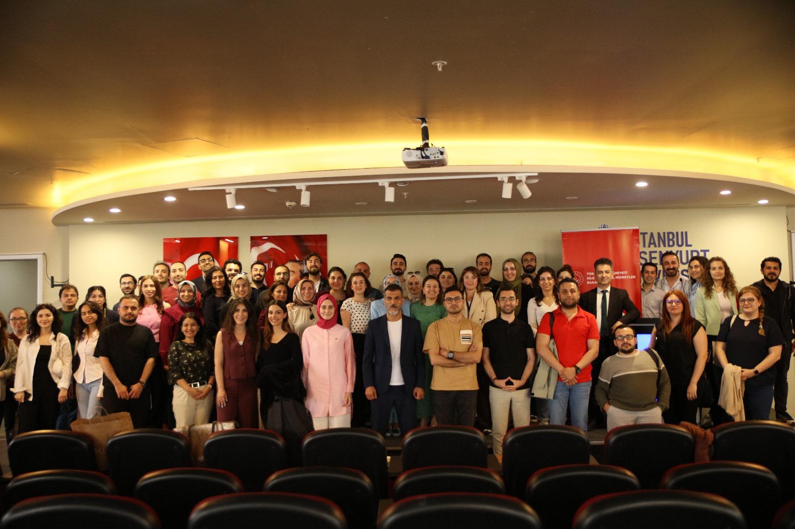 İl Müdürlüğümüz ve Esenyurt Üniversitesi İş Birliğiyle AEP Eğiticilerine Etkili "Konuşma ve Diksiyon" Eğitimi Gerçekleşmiştir.