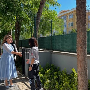 2025 #AileYılı kapsamında, Kurban Bayramı dolayısıyla İl Müdürümüz Sayın Emine BÖÇKÜN, Çocuk Koruma İlk Müdahale ve Değerlendirme Birimimizi Ziyaret Ederek Çalışma Arkadaşlarımız ve Çocuklarımızla Bayramlaştı. - fotoğraf 2