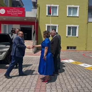 Kurban Bayramı vesilesiyle, Valimiz Sayın İsmail USTAOĞLU ve beraberinde İl Müdürümüz Sayın Emine BÖÇKÜN, Ayten Burhan Erdayı Çocukevleri Sitesi Merkezi Müdürlüğümüzdeki Çocuklarımız ile Bayramlaştı. - fotoğraf 10