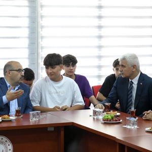 Kurban Bayramı vesilesiyle, Valimiz Sayın İsmail USTAOĞLU ve beraberinde İl Müdürümüz Sayın Emine BÖÇKÜN, Ayten Burhan Erdayı Çocukevleri Sitesi Merkezi Müdürlüğümüzdeki Çocuklarımız ile Bayramlaştı. - fotoğraf 4