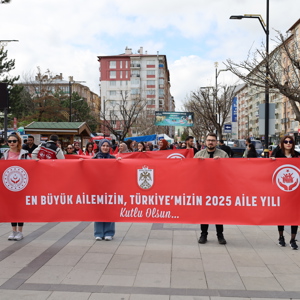 Aile Yılı Faaliyetleri Kapsamında Uluslararası Aile Günü Yürüyüşü Düzenlendi - fotoğraf 1