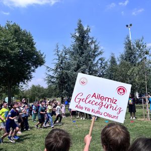 İl Müdürlüğümüz ve Sadi Etkeser İlkokulu iş birliğiyle, 2025 Aile Yılı kapsamında  İl Müdür Yardımcılarımız, ailelerimiz ve çocukların katılımıyla festival düzenlendi - fotoğraf 1