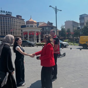 2025 #AileYılı kapsamında; İl Müdürlüğümüz ve Balıkesir Çocuk Hakları Komite Üyeleri Çocuklarımızla Birlikte Farkındalık Oluşturmak Amacıyla Kortej Yürüyüşü Gerçekleştirildi. - fotoğraf 5