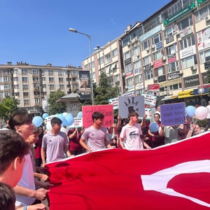 2025 #AileYılı kapsamında; İl Müdürlüğümüz ve Balıkesir Çocuk Hakları Komite Üyeleri Çocuklarımızla Birlikte Farkındalık Oluşturmak Amacıyla Kortej Yürüyüşü Gerçekleştirildi. - fotoğraf 2