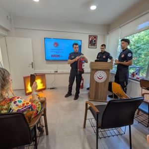 Özne Çocuk Yaşam Merkezi Personeline Temel Yangın Eğitimi - fotoğraf 2