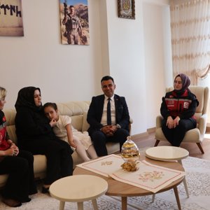 Şehit Polis Memuru Ertuğrul KIRIK’ın kıymetli ailesi evlerinde ziyaret ettik. - fotoğraf 2