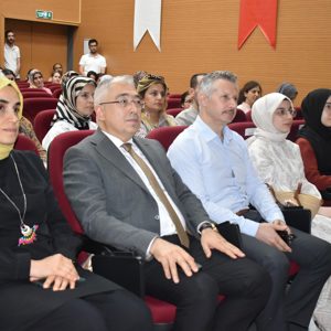 Küçük Anne ile Büyük Aile - fotoğraf 1