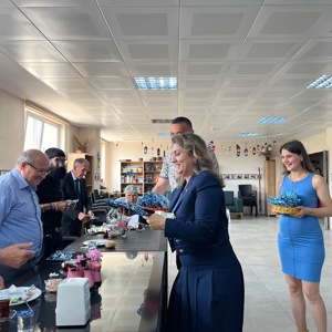 2025 #AileYılı kapsamında, Babalar Günü vesilesiyle İl Müdürümüz Sayın Emine BÖÇKÜN, Karesi Yaşlı Bakım ve Rehabilitasyon Merkezi Müdürlüğümüzde Düzenlenen Kahvaltı Programına Katılım Sağladı. - fotoğraf 1