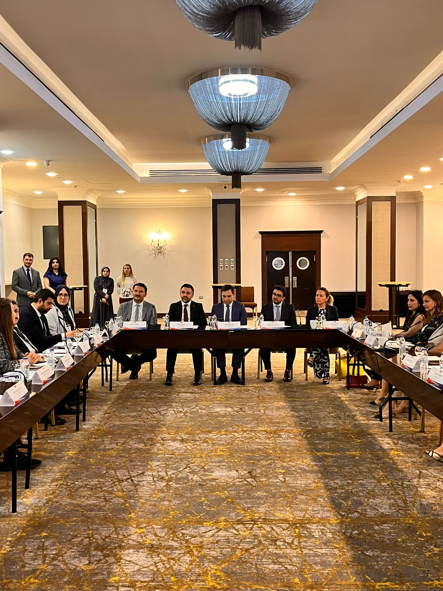 Vali Yardımcımız Sn. Mehmet SÜLÜN ve İl Müdürümüz  Sn. Ömer TURAN ’ın Katılımıyla Koruyucu Aile Modeli Paydaş Toplantısı Gerçekleştirilmiştir.