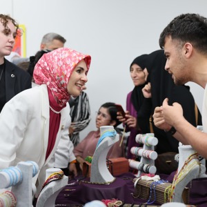 Bakanımız Göktaş, Başakşehir'de "Bizim Çınarlar Yaşam Merkezi"nin açılışı ile Engelsiz Yaşam Merkezi'nde düzenlenen sergiye katıldı - fotoğraf 9
