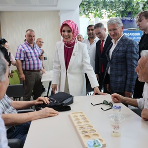 Bakanımız Göktaş, Başakşehir'de "Bizim Çınarlar Yaşam Merkezi"nin açılışı ile Engelsiz Yaşam Merkezi'nde düzenlenen sergiye katıldı - fotoğraf 5