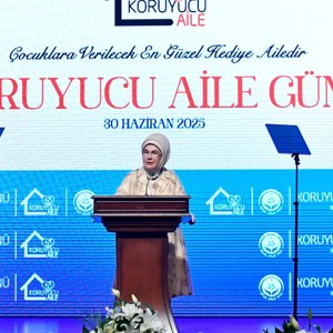 Emine Erdoğan Hanımefendi ve Bakanımız Mahinur Özdemir Göktaş, Koruyucu Aile Günü Programı'na katıldı - fotoğraf 3