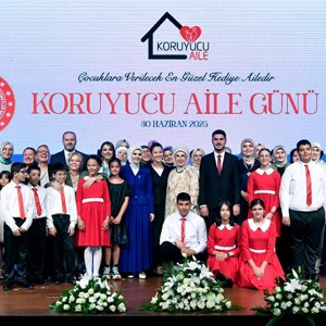Emine Erdoğan Hanımefendi ve Bakanımız Mahinur Özdemir Göktaş, Koruyucu Aile Günü Programı'na katıldı - fotoğraf 1