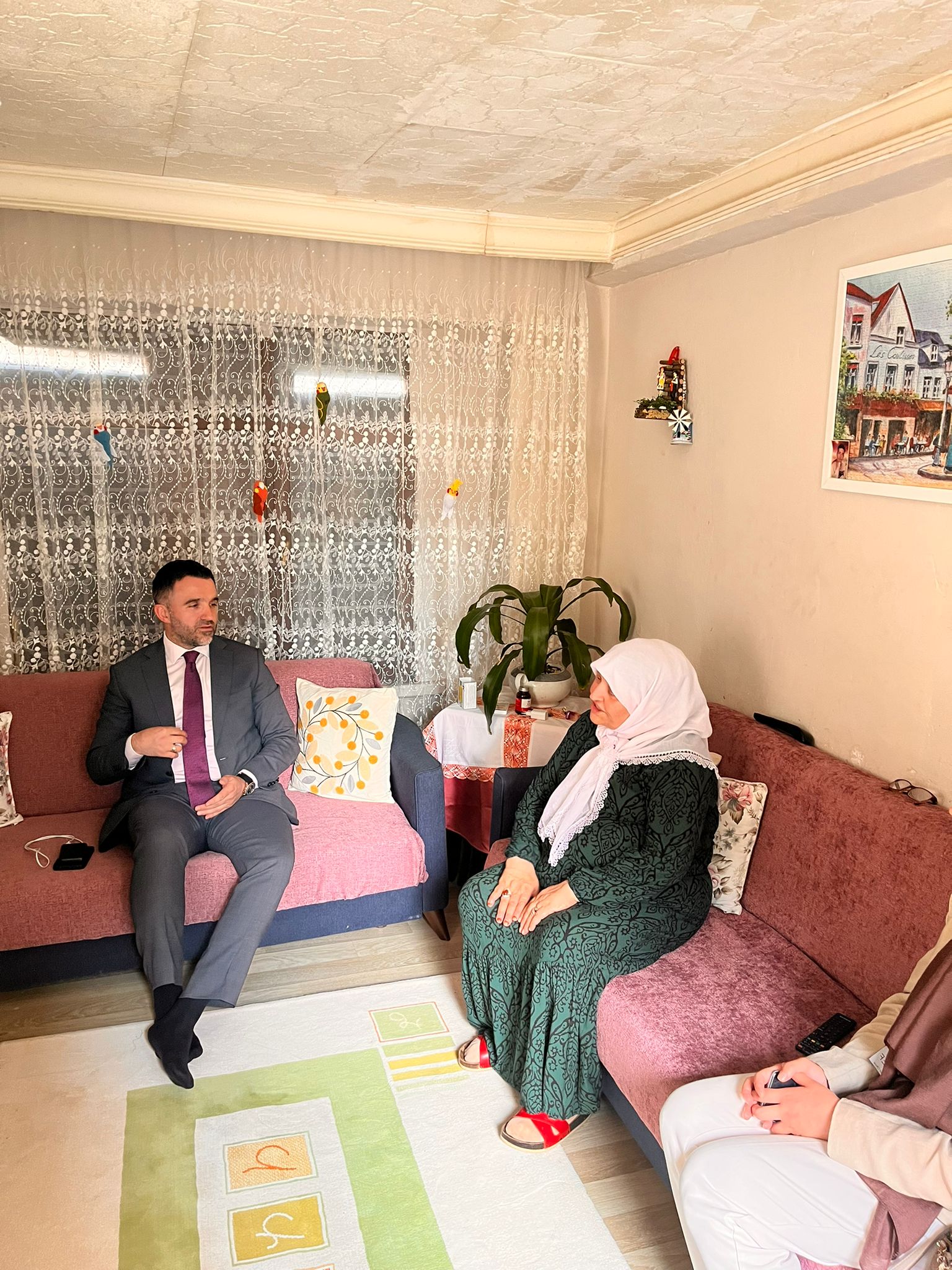 İl Müdürümüz Sn. Ömer TURAN, 15 Temmuz Şehidimiz Kader SİVRİ 'nin Annesi Emine SİVRİ 'nin Hanesine Ziyaret Gerçekleştirmiştir.