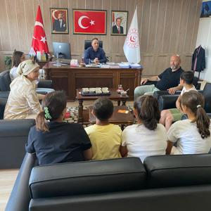 Çocuklarımız İl Müdürümüze Aşure İkram Etti. - fotoğraf 1