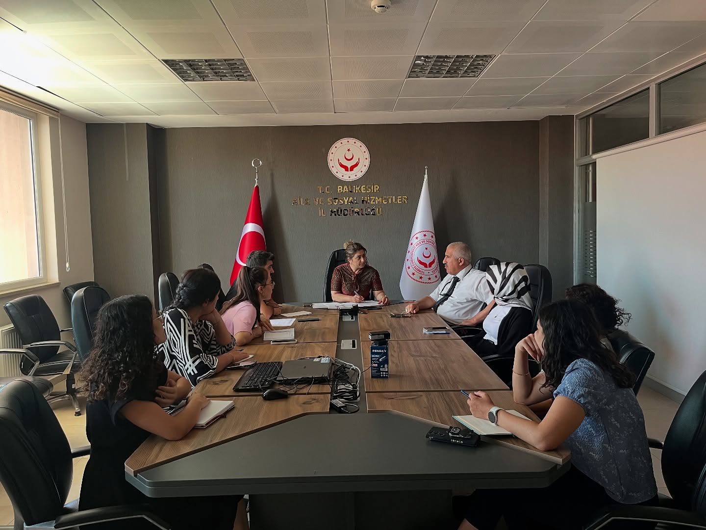 İl Müdürümüz Sayın Emine BÖÇKÜN Başkanlığında; Koruyucu Aile Birimimizdeki Değerli Çalışma Arkadaşlarımız ile “ Koruyucu Aile Şenliğimize” Yönelik Kapsamlı Bir Hazırlık Toplantısı düzenlendi.