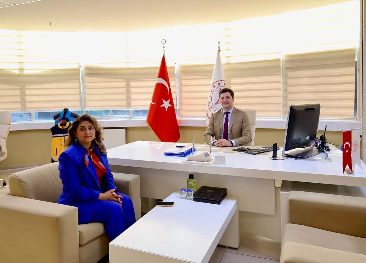  İl Müdürümüz Sayın Emine BÖÇKÜN, Balıkesir İl Sağlık Müdürü Sayın Miraç ÇAVDAR’ı Makamında Ziyaret Ederek Hayırlı Olsun Dileklerini İletti.