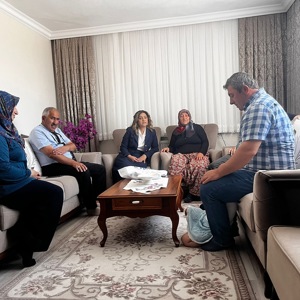 2025 #AileYılı kapsamında; İl Müdürümüz Sayın Emine BÖÇKÜN, “Şefkat Kahramanlarımızdan” Biri Olan Koruyucu Ailemiz PALAZ Ailesine Yönelik Hane Ziyareti Gerçekleştirdi. - fotoğraf 2