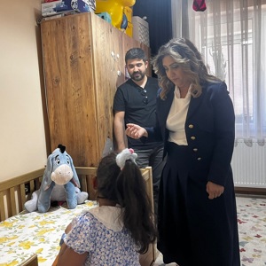 2025 #AileYılı kapsamında; İl Müdürümüz Sayın Emine BÖÇKÜN, “Şefkat Kahramanlarımızdan” Biri Olan Koruyucu Ailemiz İBRAHİMOV Ailesine Yönelik Hane Ziyareti Gerçekleştirdi. - fotoğraf 2