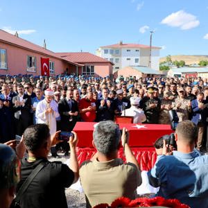 Bitlis'te İki Kahraman Mehmetçik Dualarla Uğurlandı - fotoğraf 8