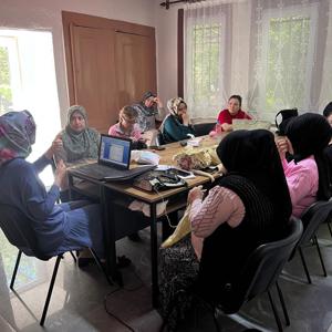 Afyonkarahisar Sosyal Hizmet Merkezinde kursiyerlere Aile ve Hukuk konulu eğitim gerçekleşti - fotoğraf 1