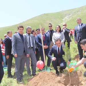 2025 Aile Yılı Kapsamında Bitlis’te “Hatıra Ormanı” Oluşturuldu - fotoğraf 3