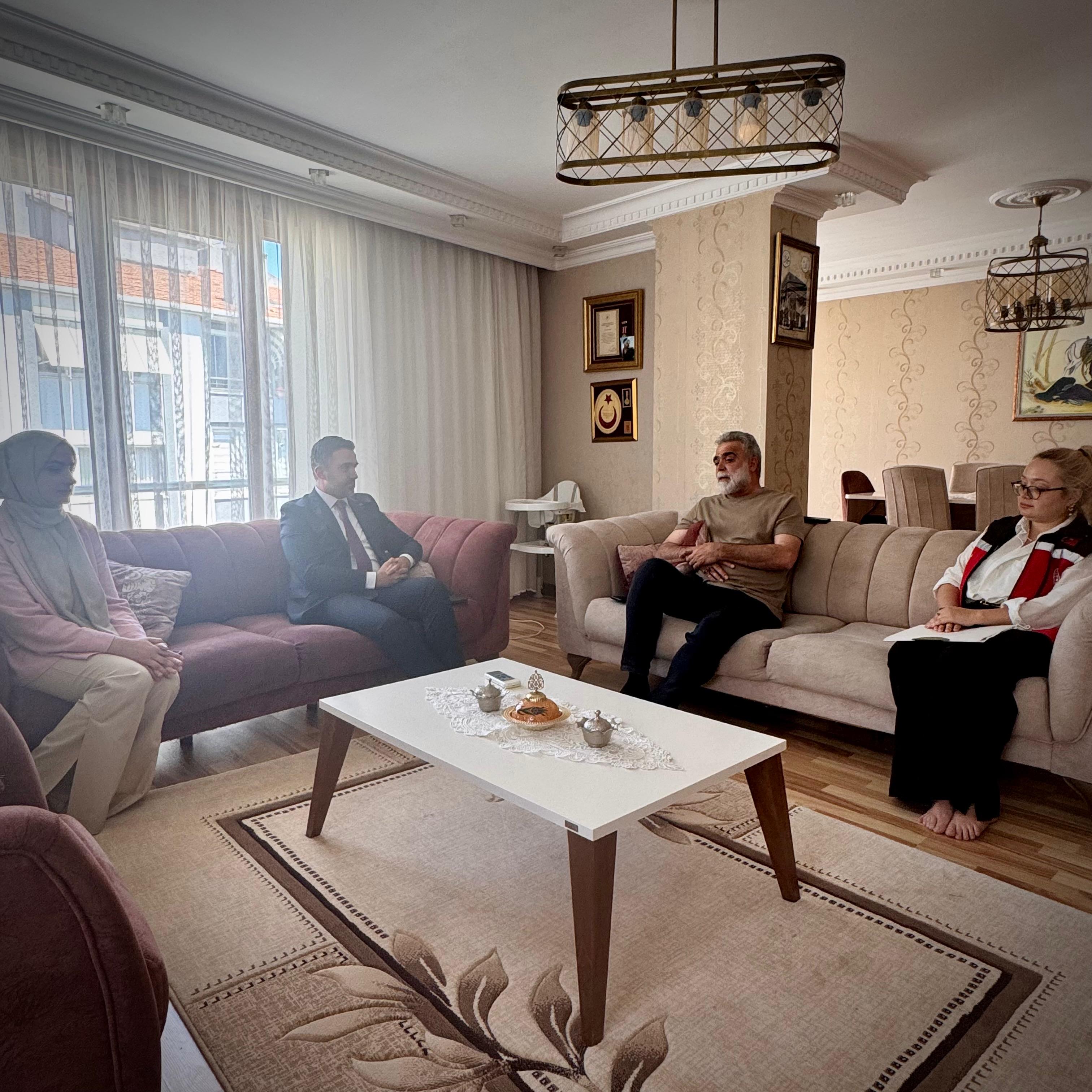 İl Müdürümüz Sn. Ömer TURAN, 15 Temmuz Şehidimiz Kemal EKŞİ 'nin Kıymetli Babası Ekrem EKŞİ 'nin Hanesine Ziyaret Gerçekleştirmiştir