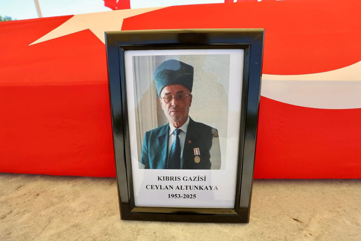 GAZİ, Nurlanmış Askerdir; Vatan Sevgisinin Yaşayan Nişanesidir. - fotoğraf 2