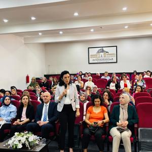 Kadın Yöneticiler ve Gönül Elçilerine Koruyucu Aile Farkındalık Toplantısı  - fotoğraf 3