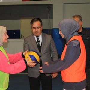 Aile Yılı Etkinlikleri Kapsamında Kuruluşlar Arası Voleybol Turnuvası Tamamlandı - fotoğraf 10