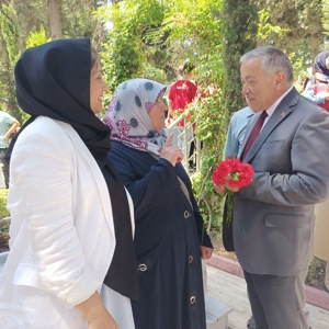  2025 #AileYılı kapsamında; 15 Temmuz Demokrasi ve Milli Birlik Günü vesilesiyle, Valimiz Sayın İsmail USTAOĞLU, İl Müdürümüz Sayın Emine BÖÇKÜN, Balıkesir Şehitliğinde düzenlenen anma programına katılım sağladı. - fotoğraf 6
