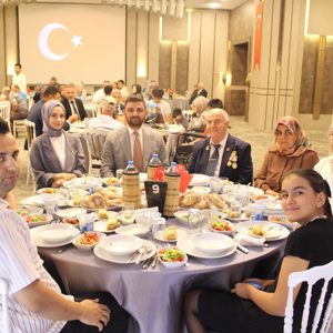 Şehitlerimizin Kıymetli Aileleri ile Kahraman Gazilerimiz Onuruna Yemek Programı Düzenlendi.  - fotoğraf 4