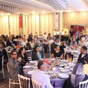 Şehitlerimizin Kıymetli Aileleri ile Kahraman Gazilerimiz Onuruna Yemek Programı Düzenlendi.  - fotoğraf 7