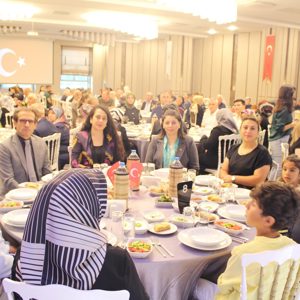 Şehitlerimizin Kıymetli Aileleri ile Kahraman Gazilerimiz Onuruna Yemek Programı Düzenlendi.  - fotoğraf 10