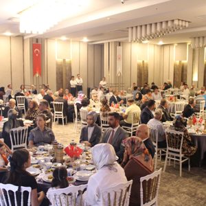 Şehitlerimizin Kıymetli Aileleri ile Kahraman Gazilerimiz Onuruna Yemek Programı Düzenlendi.  - fotoğraf 14