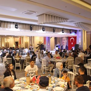 Şehitlerimizin Kıymetli Aileleri ile Kahraman Gazilerimiz Onuruna Yemek Programı Düzenlendi.  - fotoğraf 15