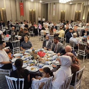 Şehitlerimizin Kıymetli Aileleri ile Kahraman Gazilerimiz Onuruna Yemek Programı Düzenlendi.  - fotoğraf 16