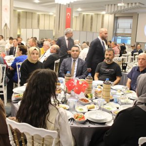 Şehitlerimizin Kıymetli Aileleri ile Kahraman Gazilerimiz Onuruna Yemek Programı Düzenlendi.  - fotoğraf 17