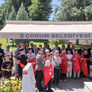 15Temmuz Demokrasi ve Milli Birlik Günü Kutlamaları Kapsamında Çorum Şehitliğinde  Düzenlenen Anma Programı - fotoğraf 3
