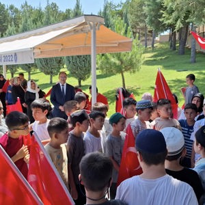 15Temmuz Demokrasi ve Milli Birlik Günü Kutlamaları Kapsamında Çorum Şehitliğinde  Düzenlenen Anma Programı - fotoğraf 12