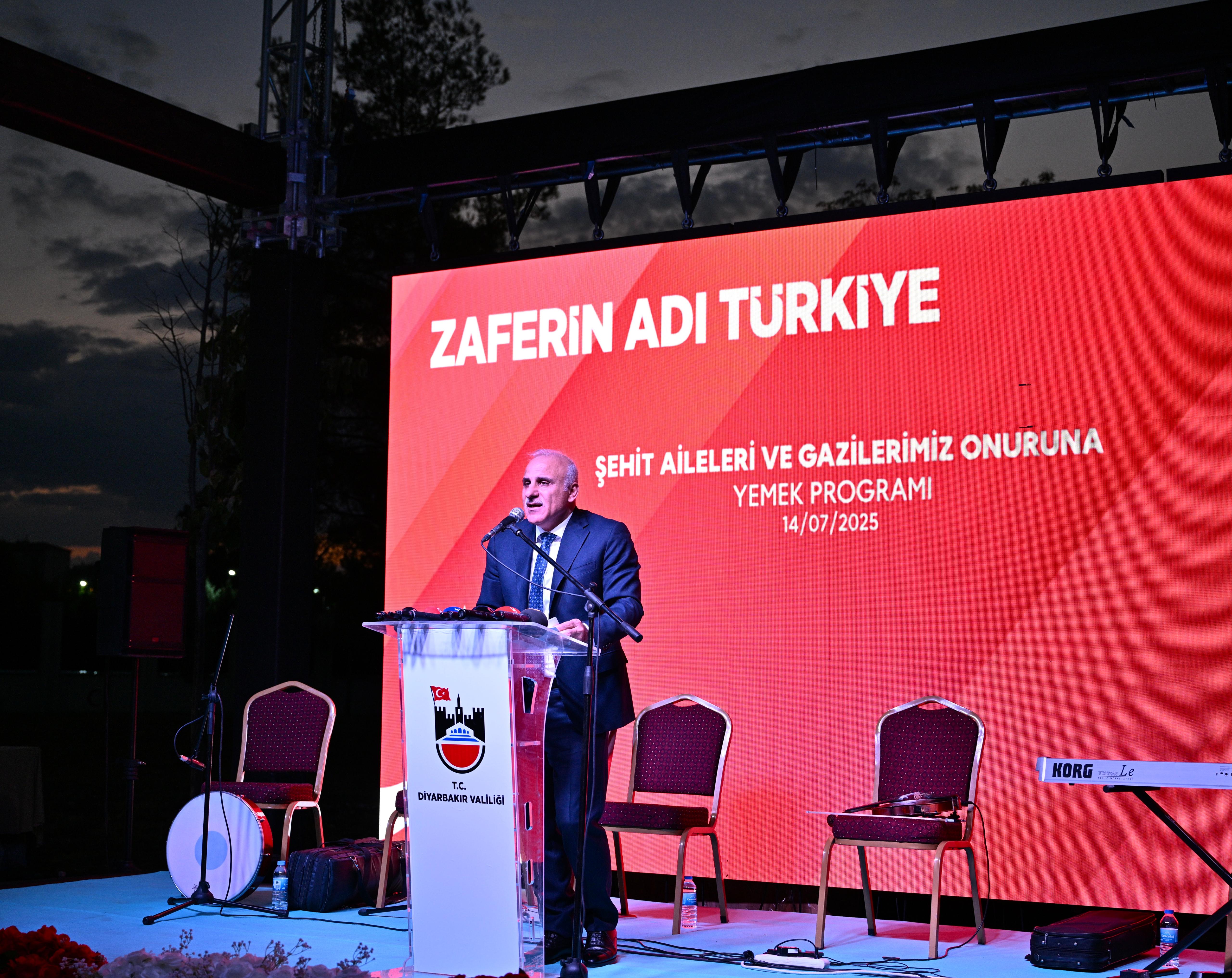 Diyarbakır Valiliğimiz tarafından 15 Temmuz Demokrasi ve Milli Birlik Günü dolayısıyla yemek organizasyonu düzenlendi.