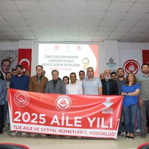2025 Aile Yılı Kapsamında Anlamlı Konferans: “Türkiye'de Demografik Dönüşüm ve Aile” - fotoğraf 7