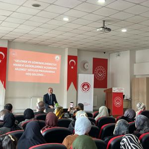 2025 Aile Yılı etkinlikleri kapsamında, aile yapımızı gelenek, görenek ve manevi değerler ışığında ele alan söyleşi programları düzenlendi. - fotoğraf 7